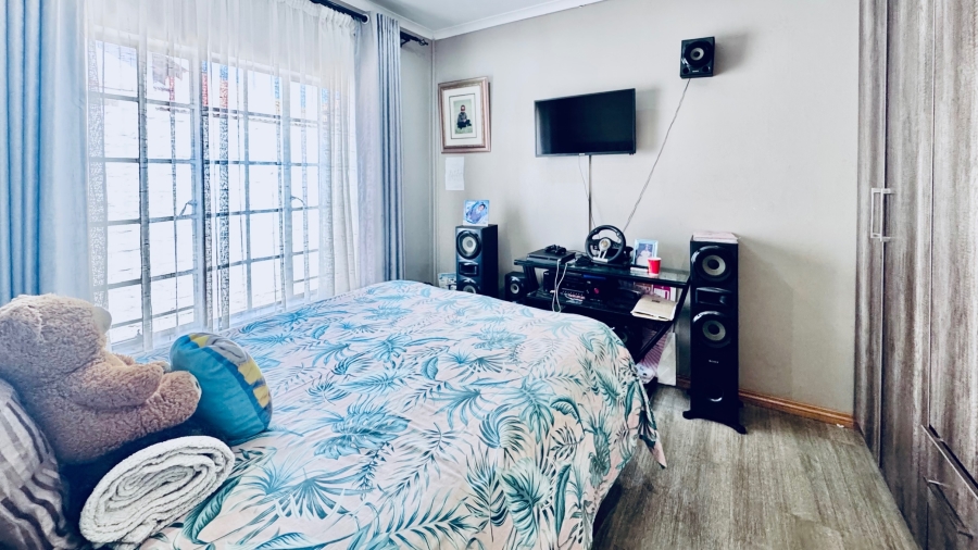 3 Bedroom Property for Sale in Waterkloof East North West